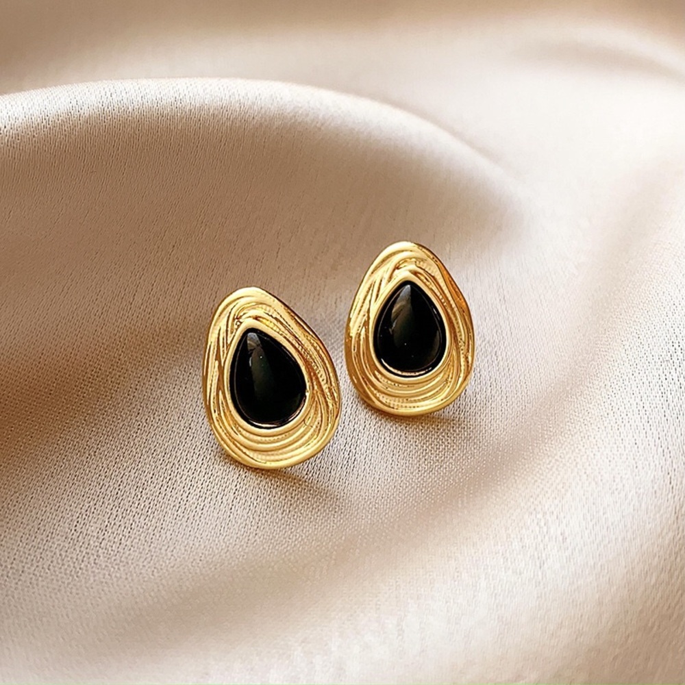 Second-hand earrings, earring accessories